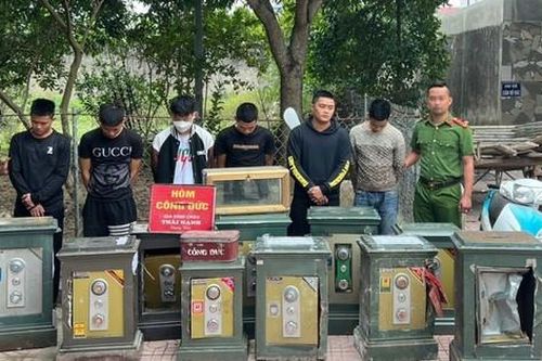Nghệ An: Bắt ổ nhóm chuyên trộm két sắt tại nhà chùa