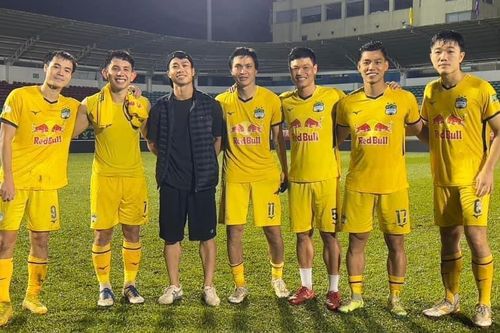 Dàn sao HAGL 'tan đàn, xẻ nghé'