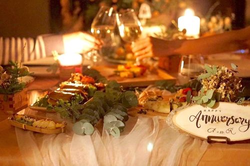 Tiệc kỷ niệm cưới chỉ 2 ngày chuẩn bị của cô gái Việt