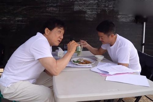Ngô Kinh than thở vì Thành Long tiết kiệm ăn uống