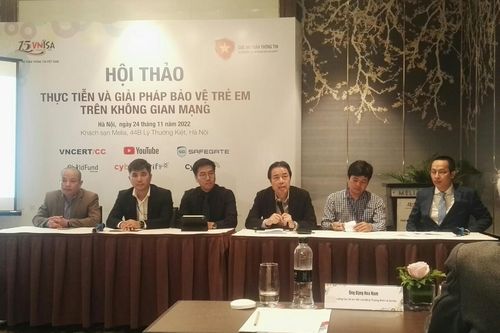 Báo động trẻ cần Internet hơn cha mẹ
