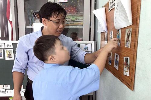Tấm lòng người thầy với trẻ thiệt thòi