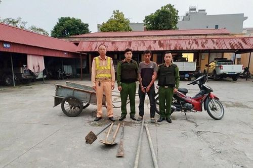 Hải Dương: Vừa ăn trộm xe lôi cải tiến, gặp ngay tổ công tác 151