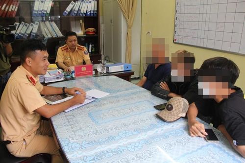 Công an Đà Nẵng 'mạnh tay' xử lý học sinh đi xe mô tô sai quy định