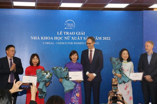 L'Oreal - UNESCO vinh danh ba nhà khoa học nữ xuất sắc năm 2022