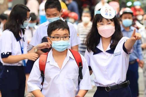 Nhiều trường ở TP HCM chưa lùi giờ học buổi sáng