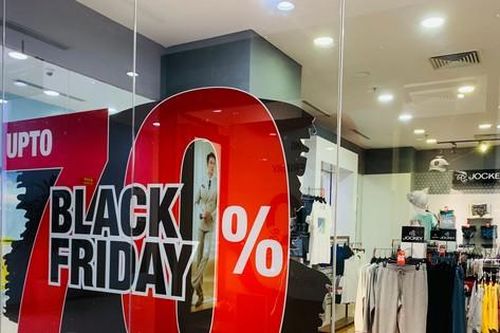 Black Friday: Hàng hiệu đua giảm giá 'khủng' vẫn... ế