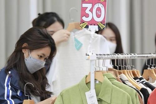 Giới trẻ tiết chế mua sắm, không hào hứng khiến mùa săn sale Black Friday ảm đạm