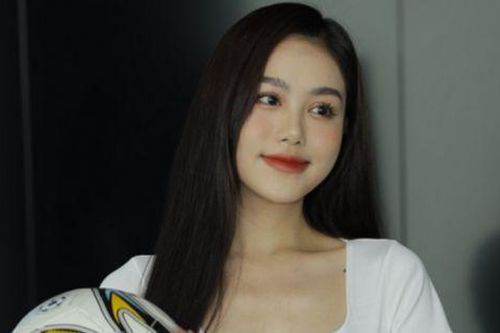Dàn hot girl bình luận World Cup dừng lên sóng sau vụ nói nhầm