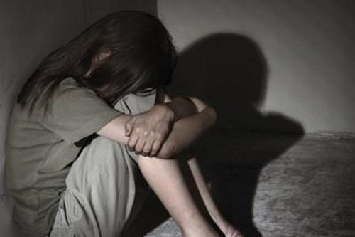 Nam thanh niên làm 'chuyện người lớn' với em gái của bạn thân