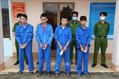 Bắt nhóm thanh niên gây rối trật tự công cộng, dùng công cụ hỗ trợ xử lý mâu thuẫn