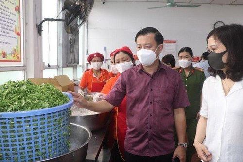 Khoảng 15% bếp ăn tập thể ở trường học tại Hà Nội được kiểm tra chưa đạt yêu cầu