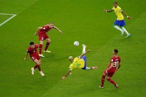 Richarlison lập siêu phẩm, Brazil chiếm ngôi đầu bảng G