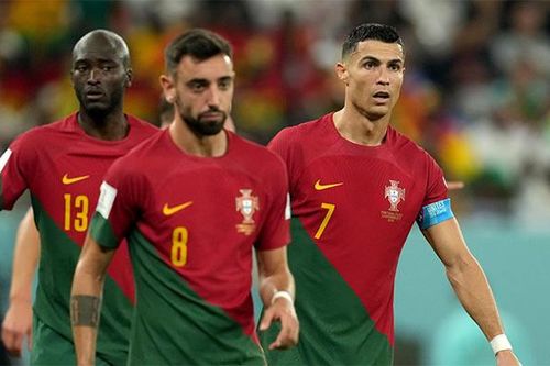 Bruno Fernandes kích truyền thông tiếp tục chỉ trích Ronaldo