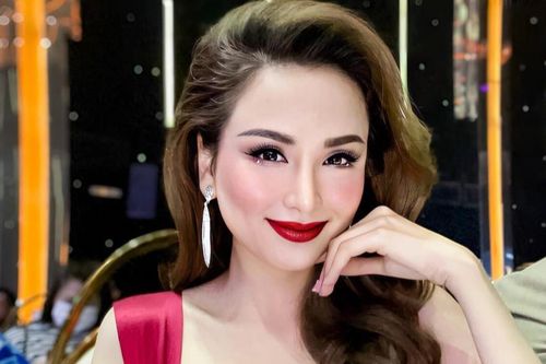 Một Hoa hậu bức xúc khi con trai bị xem thường tại nơi bán hàng hiệu