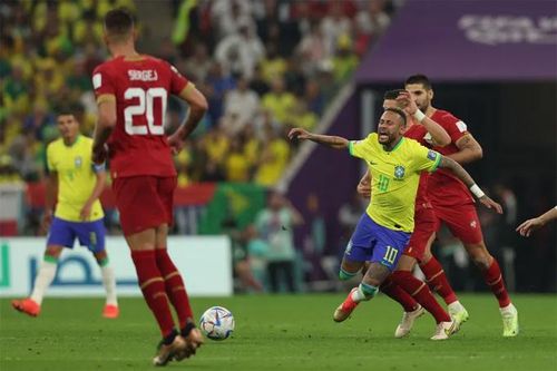 Neymar bật khóc, nguy cơ chấn thương nặng mắt cá