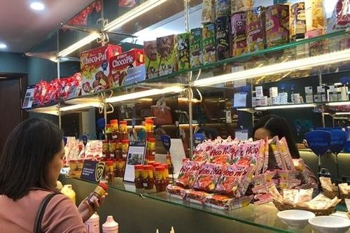 Mở cửa nhà trưng bày hàng thật - hàng giả