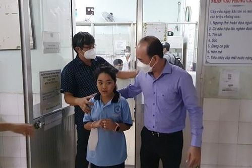 Gần 20 học sinh tiểu học nhập viện cấp cứu sau khi uống sữa