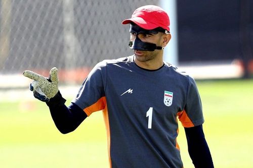 Thủ môn Iran đeo mặt nạ giống Son Heung-min