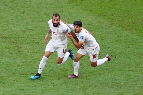 Kết quả bóng đá Xứ Wales 0-2 Iran: Thẻ đỏ đầu tiên