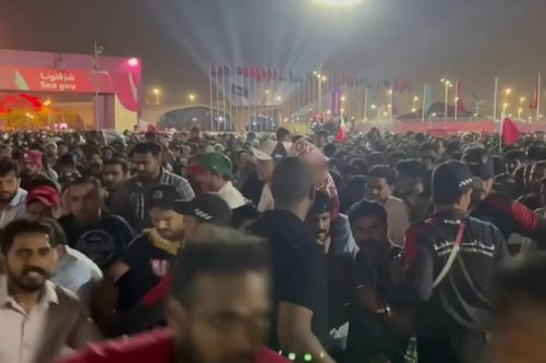 Hỗn loạn tại khu vực cho cổ động viên ở Qatar