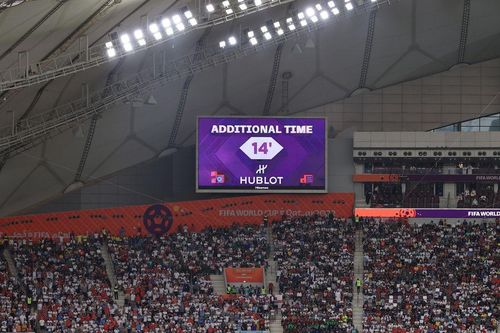 Vì sao có quá nhiều thời gian bù giờ tại World Cup 2022?