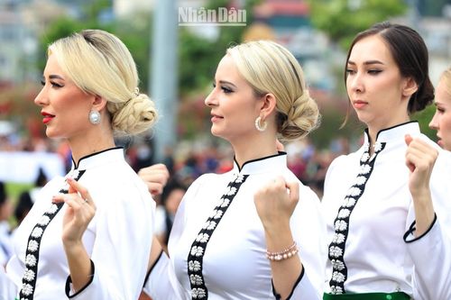 Sơn La: Thí sinh hoa hậu Du lịch thế giới trải nghiệm nghệ thuật xòe Thái