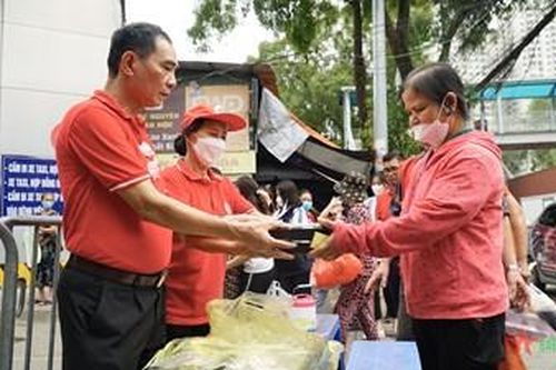 Những suất cơm nghĩa tình