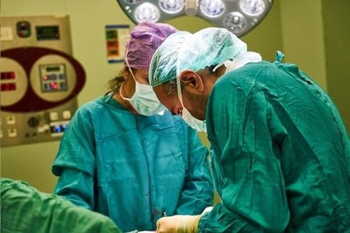 Vào viện để cắt tử cung, người phụ nữ bị mất hai quả thận