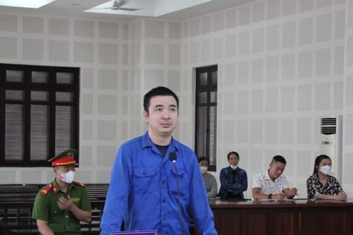 Lái ô tô tông vợ cũ vì ghen tuông, người đàn ông lĩnh án 21 năm tù