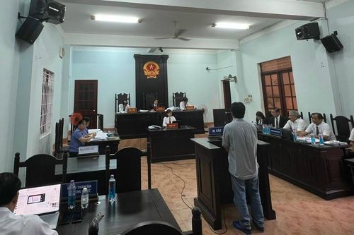 Vụ án mua bán hóa đơn ở Khánh Hòa bị trả hồ sơ nhiều lần: Tranh cãi vị trí pháp lý kiểm sát viên thực hành quyền công tố tại phiên tòa