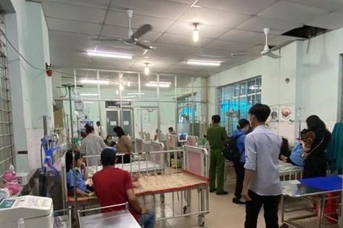 Nhiều học sinh ở Tiền Giang nhập viện sau khi uống sữa ở trường