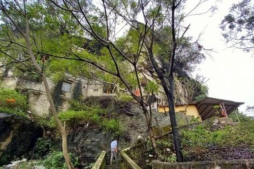 Sạt lở nghiêm trọng trên đường lên di tích quốc gia chùa Quan Thánh