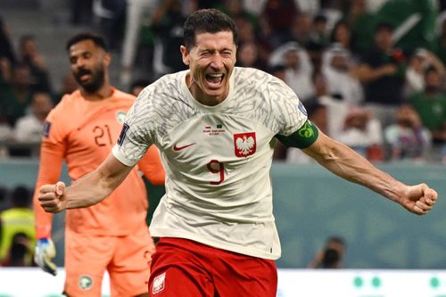 Lewandowski rơi lệ khi ghi bàn giúp Ba Lan đánh bại Saudi Arabia