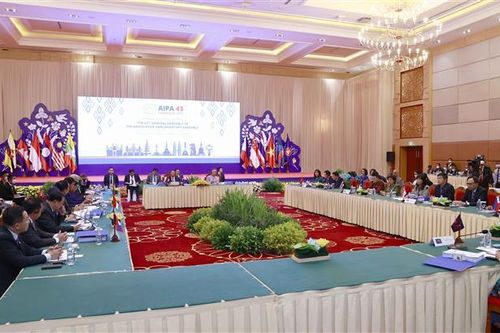 Thúc đẩy quan hệ hợp tác với Campuchia, Philippines và liên nghị viện ASEAN