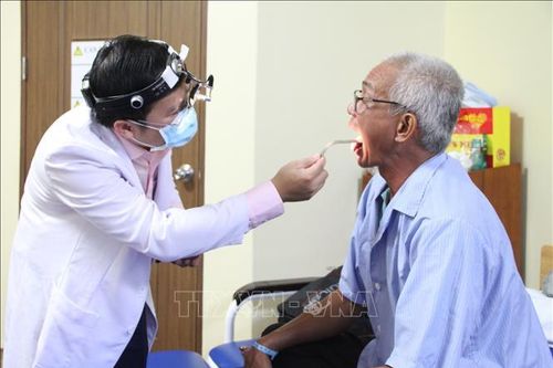 Phẫu thuật cấp cứu thành công bệnh nhân bị hóc xương cá xuyên thủng vào lưỡi hiếm gặp