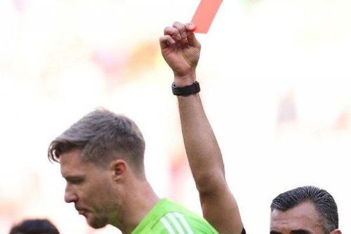 Thủ môn ĐT Xứ Wales 'mở hàng' thẻ đỏ tại World Cup 2022