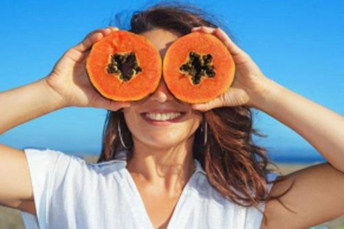 Mẹo 'cấp cứu' mái tóc khô xơ, cháy nắng bằng mặt nạ đu đủ