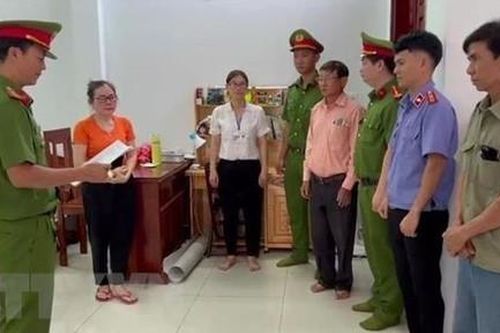 Bắt tạm giam 2 nguyên Chánh văn phòng HĐND, UBND huyện Bù Đăng