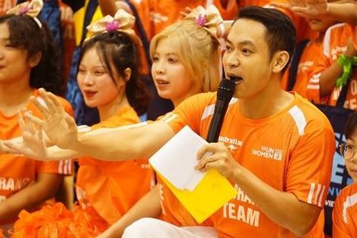 Ca sĩ, diễn viên Duy Khoa tham gia Lễ hội bóng đá 'Cúp cam Đoàn kết'