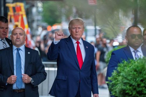 Nhà Trắng phẫn nộ vì một bữa tối của ông Trump
