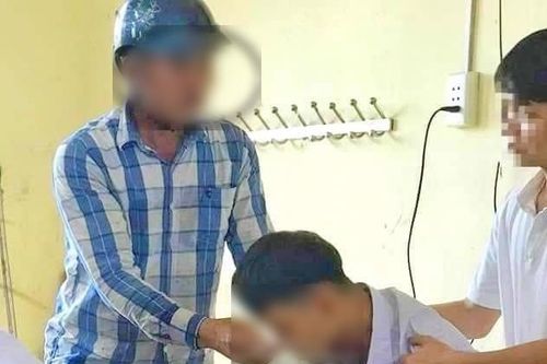 Tìm cách ngăn chặn học sinh hút thuốc lá điện tử