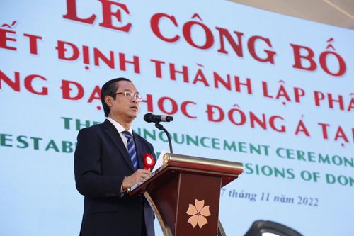Thứ trưởng Nguyễn Văn Phúc trao Quyết định thành lập phân hiệu Đại học Đông Á
