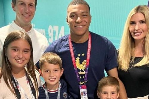 Cả nhà Ivanka Trump chụp ảnh cùng Mbappe