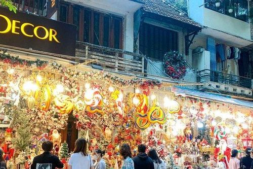 Hàng Mã nhộn nhịp trước thềm Giáng sinh 2022