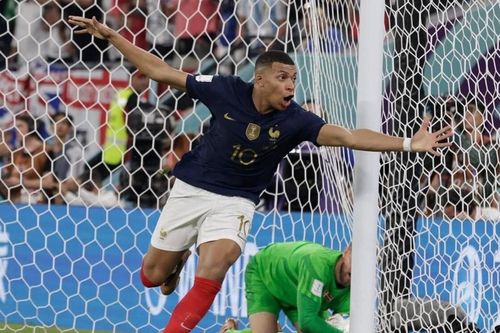 Mbappe cân bằng kỷ lục của Pele, Pháp giành vé đi tiếp