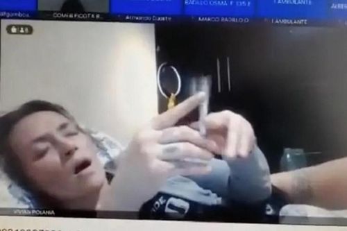 Dự phiên tòa online nhưng quên không tắt camera, nữ thẩm phán vô tình để lộ cảnh phản cảm