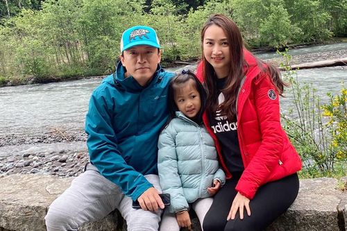 Sau gần một thập kỷ chung sống, bà xã Lam Trường tự nhận 'lãi đứa con gái và up size mấy cái hột xoàn'