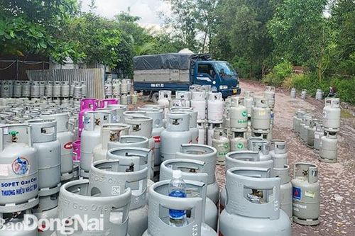 Phát hiện điểm sang chiết gas trái phép tại bãi giữ xe ô tô