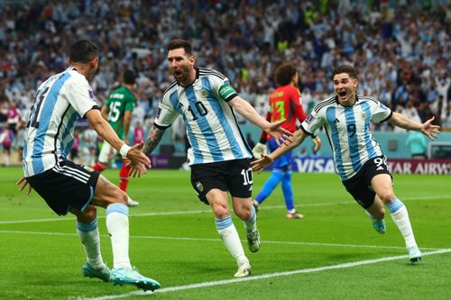 Khoảnh khắc thiên tài Messi giải cứu Argentina, thắp lại giấc mơ World Cup